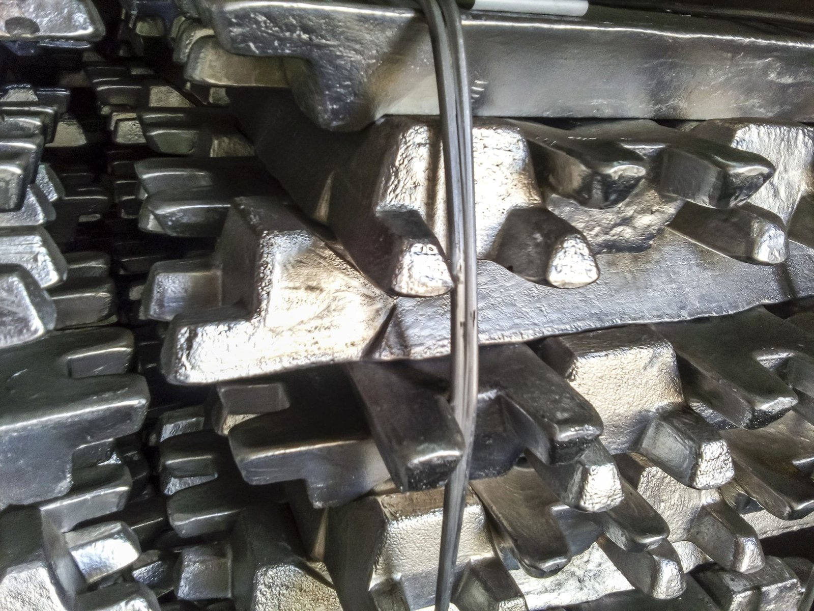 services-01 vecteezy-aluminum-ingots-transportation-of-aluminum-for-export-36299354